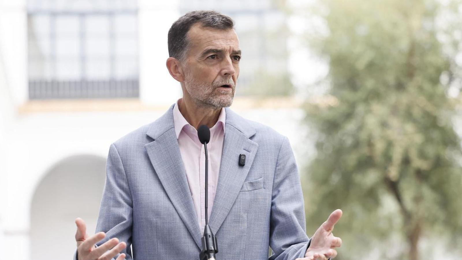 Antonio Maíllo attends the media after meeting with the President of the Parliament of Andalusia on June 24