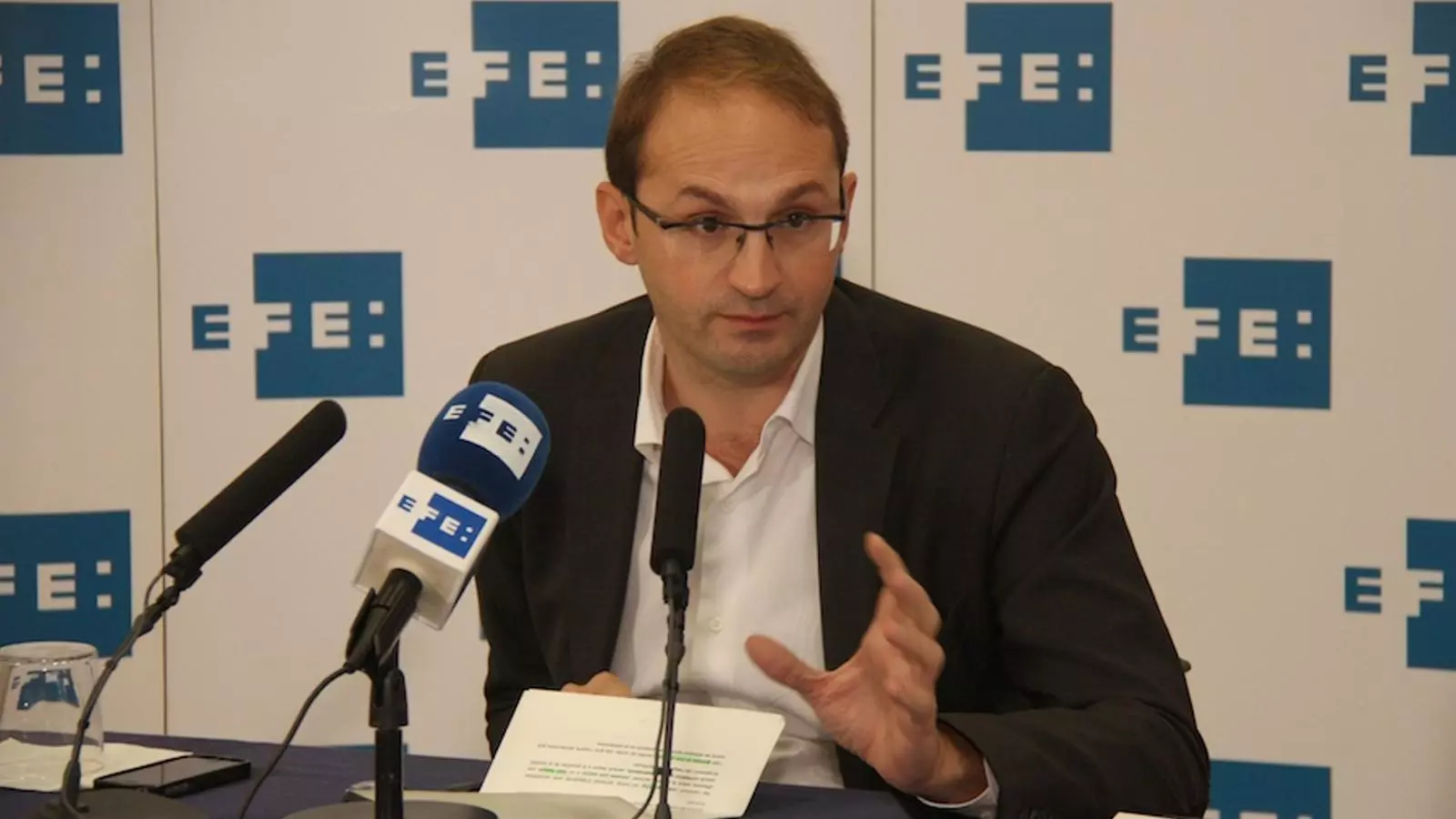 El candidat d'ICV-EUiA, Joan Herrera, en una roda de premsa a l'agència EFE / ACN