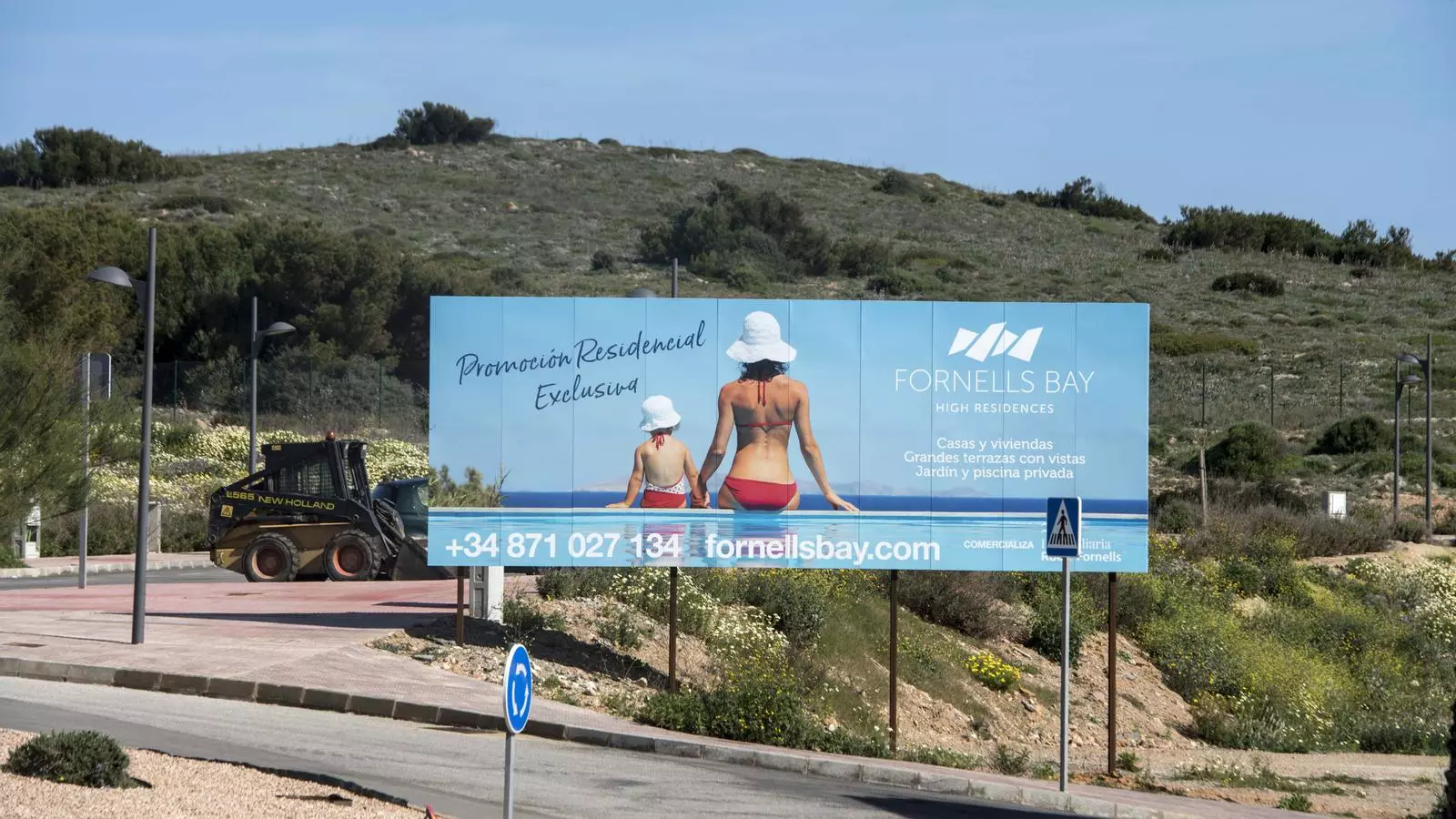 Cartell nova promoció d’habitatges “exclusius” a Fornells.