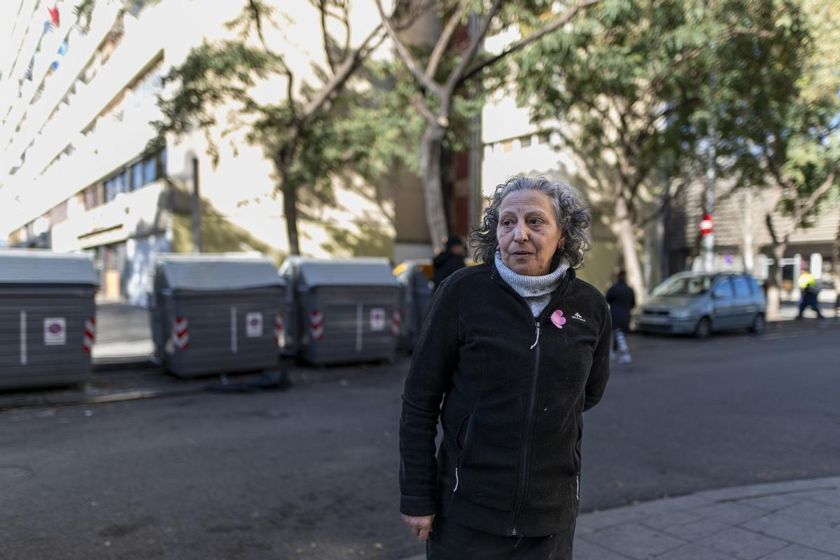 The Paqui in front of the Venus building.