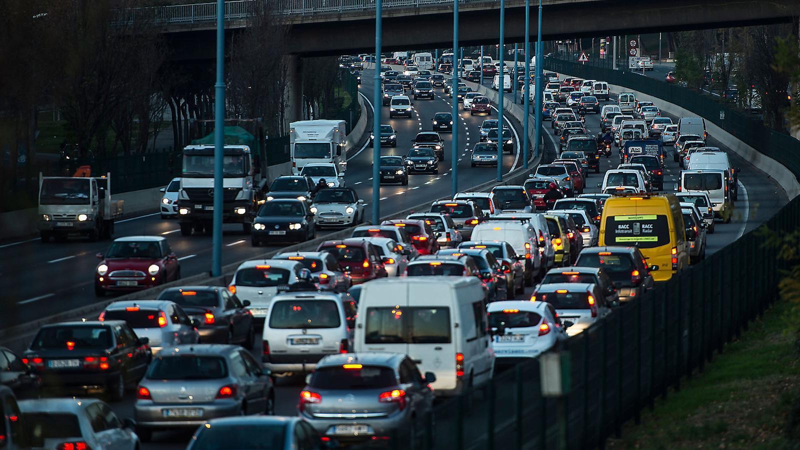 Tail of cars on the Barcelona ring roads.