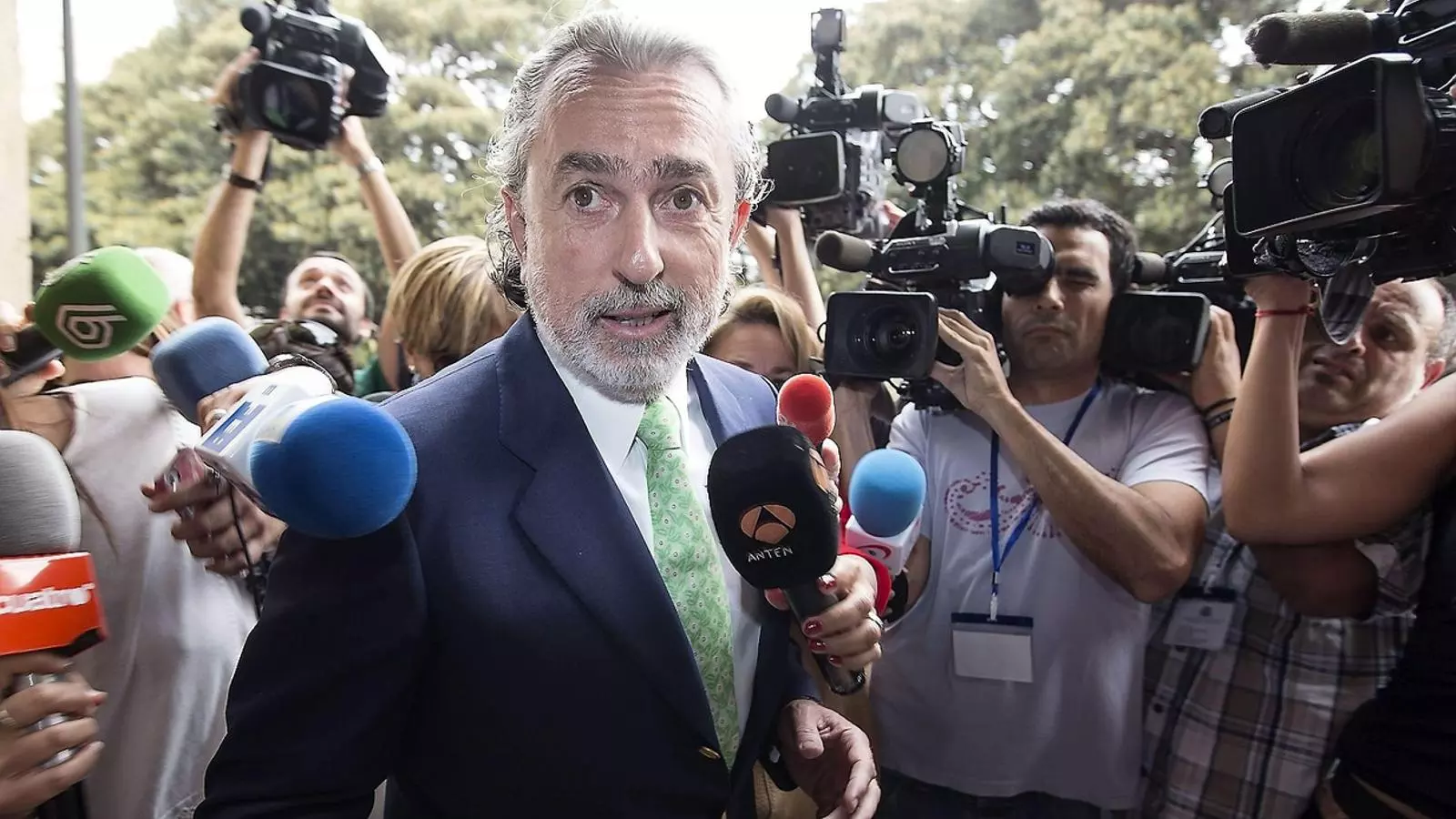 Fernando Correa quan va arribar ahir a la seu del TSJ valencià.