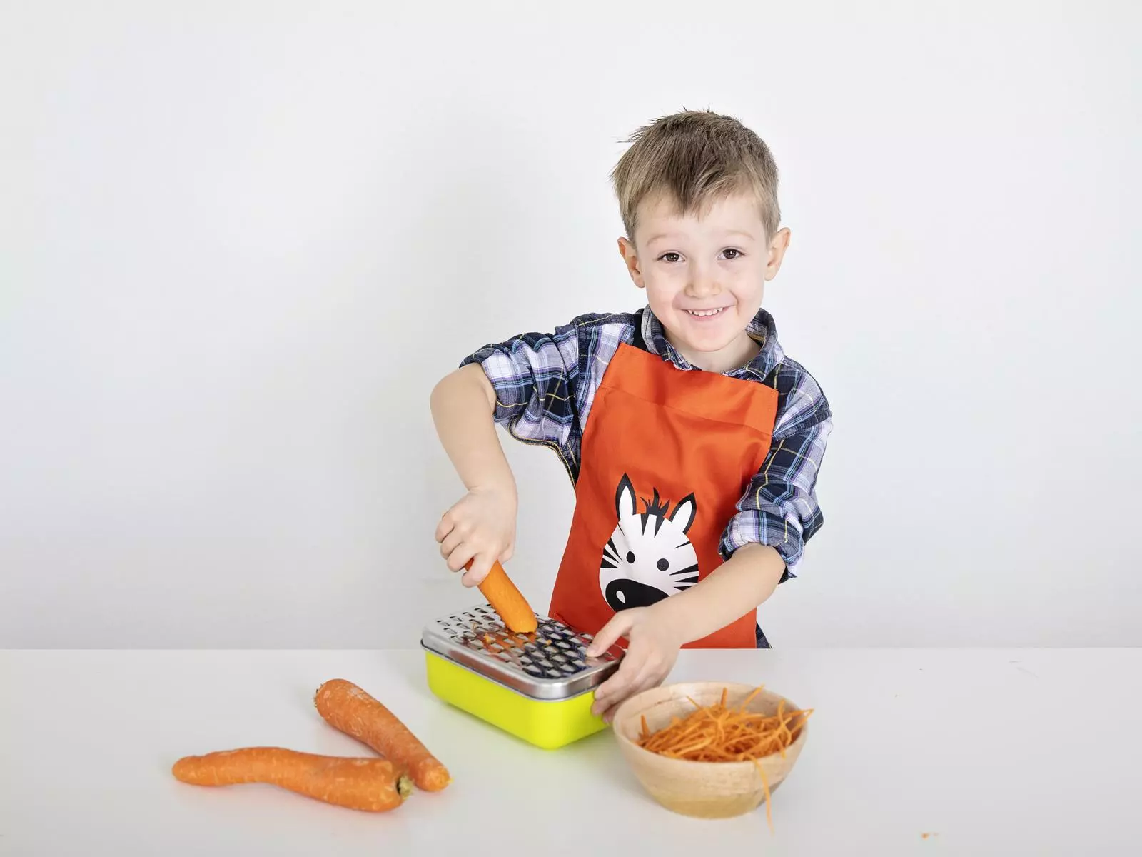 A les escoles Montessori, des dels dos anys, els nens preparen l’esmorzar, el dinar i el berenar.