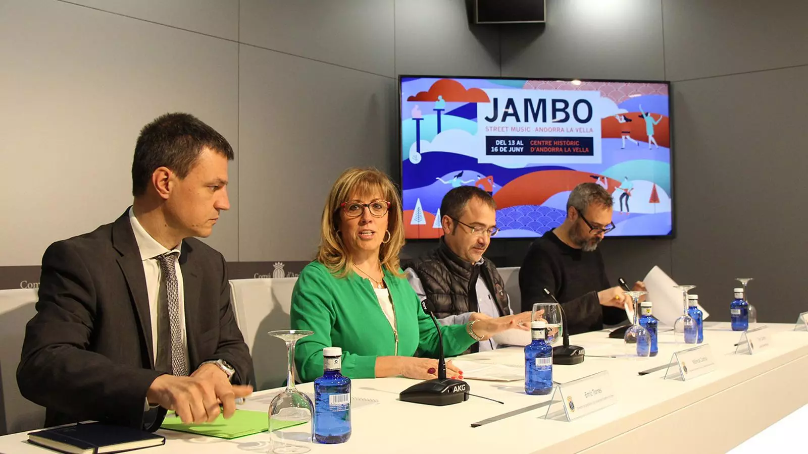 El director de Producte i Nous Projectes d'Andorra Turisme, Enric Torres; la consellera de Promoció Turística i Comercial del comú d'Andorra la Vella, Mònica Codina, i els organitzadors del Jambo Toni Colom i Oriol Vilella, durant la presentació del Jambo. / M. F. (ANA).
