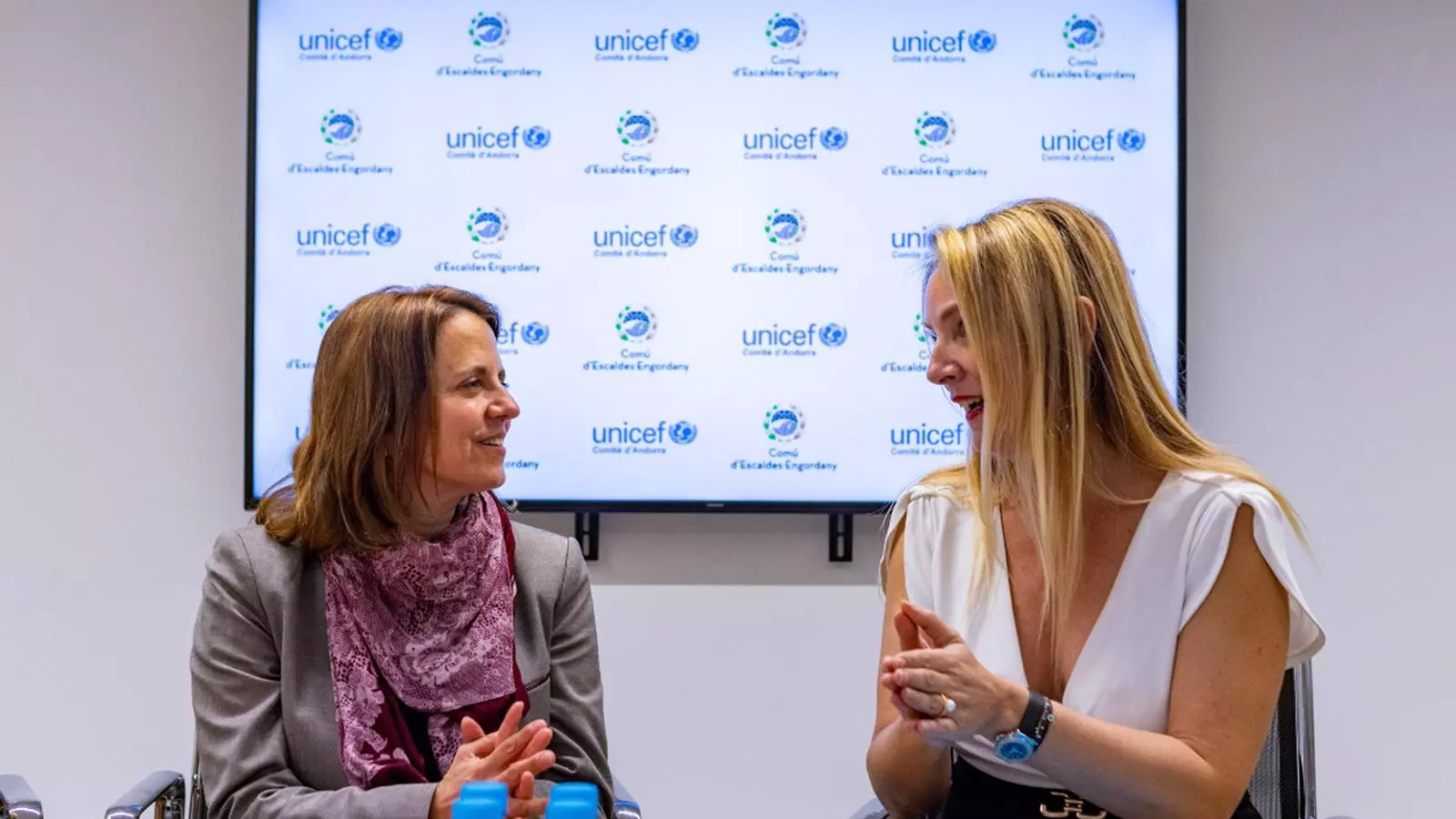 La cònsol major d'Escaldes-Engordany, Rosa Gili, i la nova presidenta d'Unicef, Geòrgia Pont.