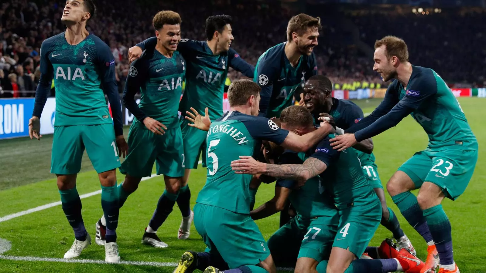 Els jugadors del Tottenham celebrant el tercer gol de Lucas Moura que va donar-los el pas a la final