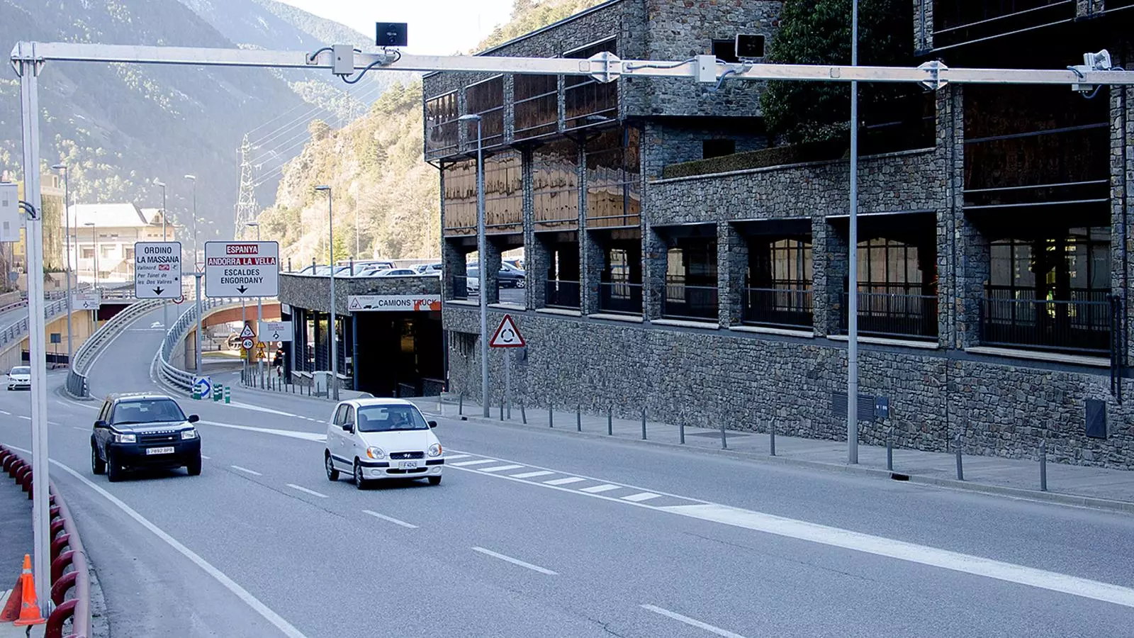 El radar de tram de la CG2 a la sortida del túnel de les Dos Valires en direcció a Encamp. / D. R. (ANA)