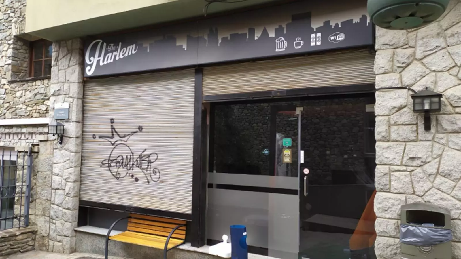 Un local d'oci al nucli antic d'Andorra la Vella. / M. R. F. (ANA)