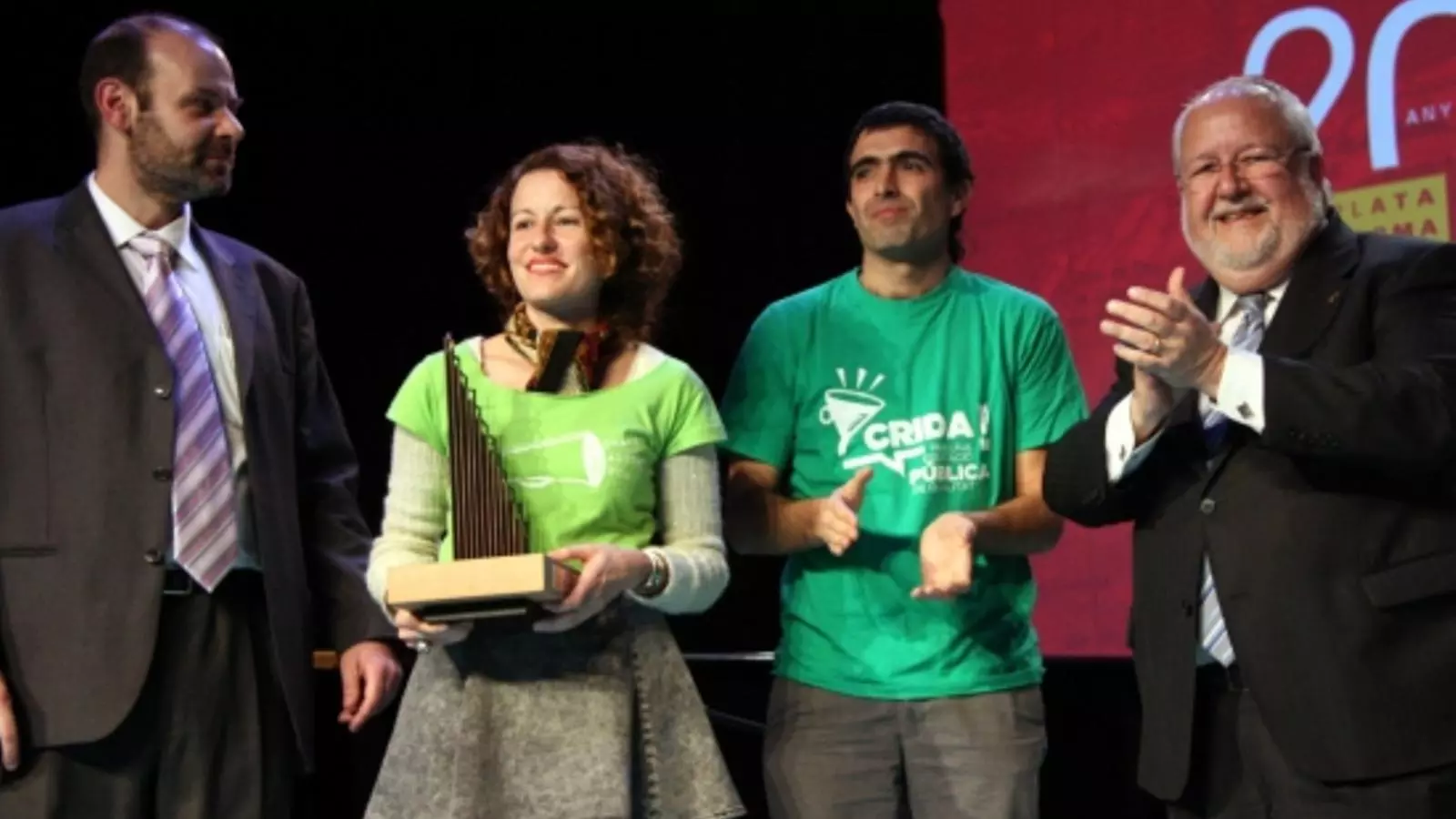 Òscar Escuder, president de la Plataforma per la Llengua, amb els representants de l'Assemblea de Docents de les Illes Balears, Margalida Caldentey i Iñaki Aicart / ACN