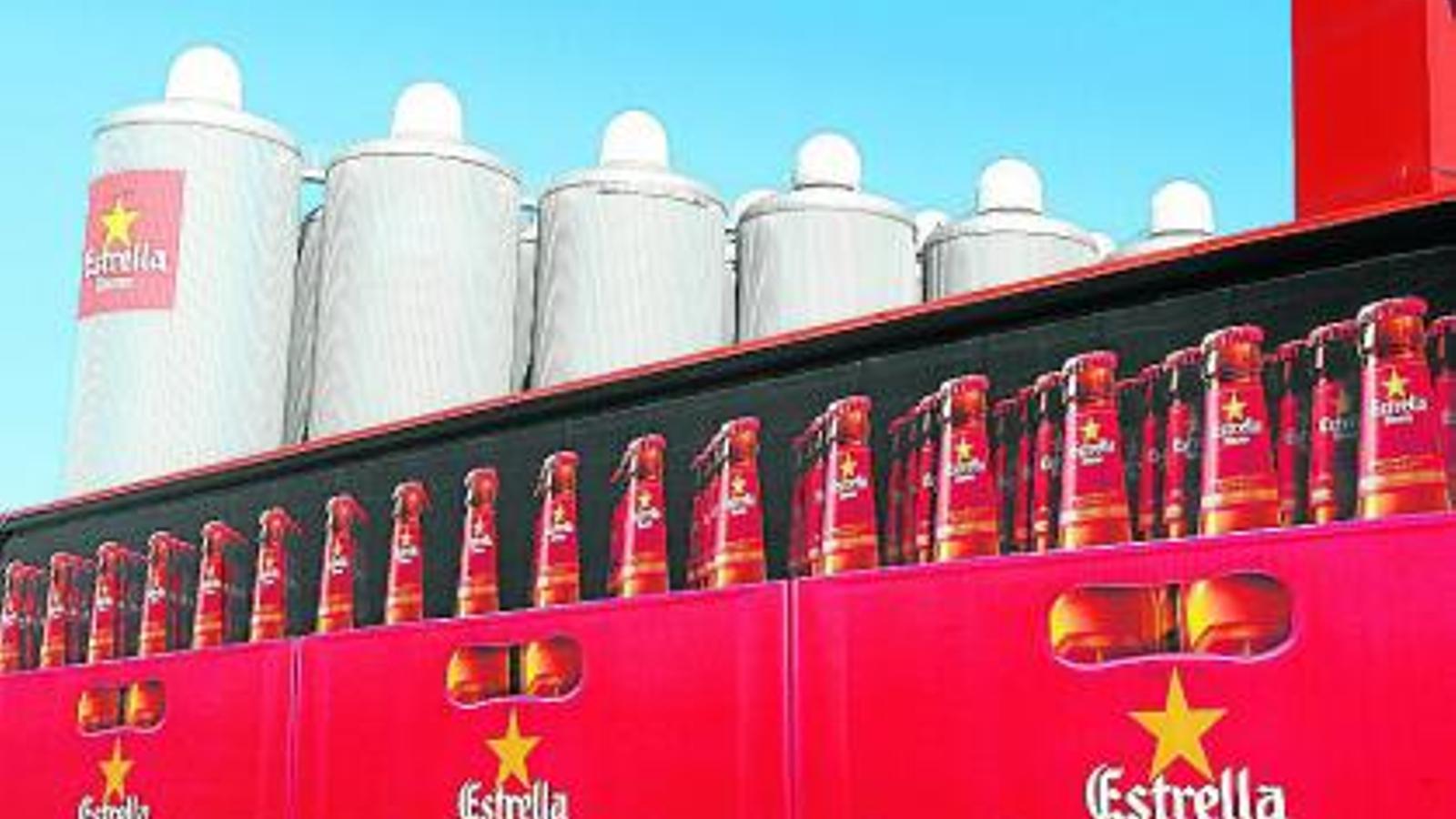 Factory of the brewery group Damm in El Prat de Llobregat. The group bought last year two annexed plots of 50,000 m.