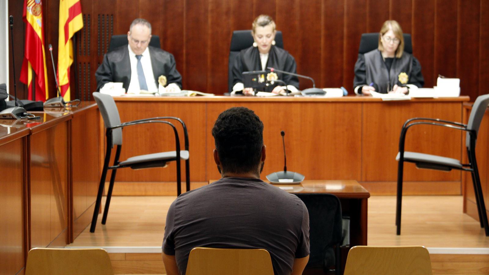 Judici a un home acusat d'agressió sexual a la filla de la seva parella, a Tremp