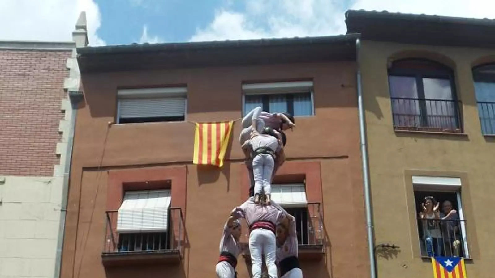 Els Minyons segueixen sumant castells de nou pisos a Berga. CEDIDA PER @CASTELLISTICA