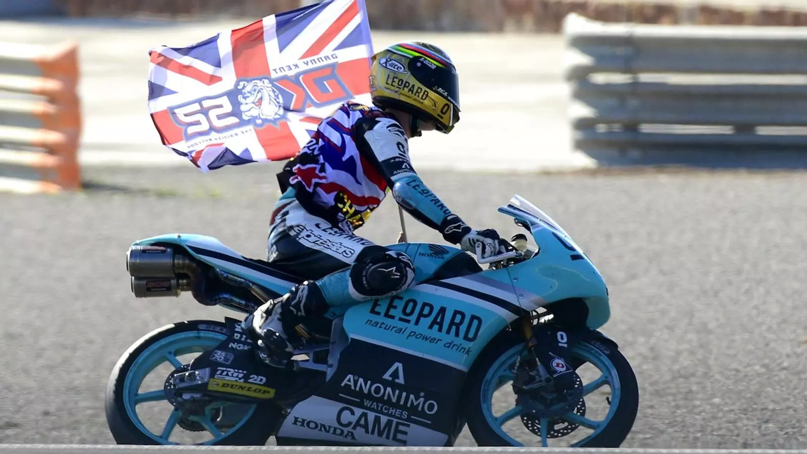 Danny Kent s'ha proclamat campió del món de Moto3 a Xest / JOSÉ JORDÁN / AFP