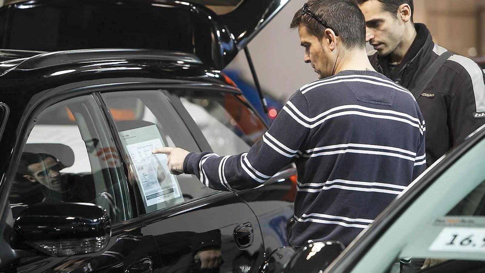 Per comprar un cotxe desconfiem dels amics