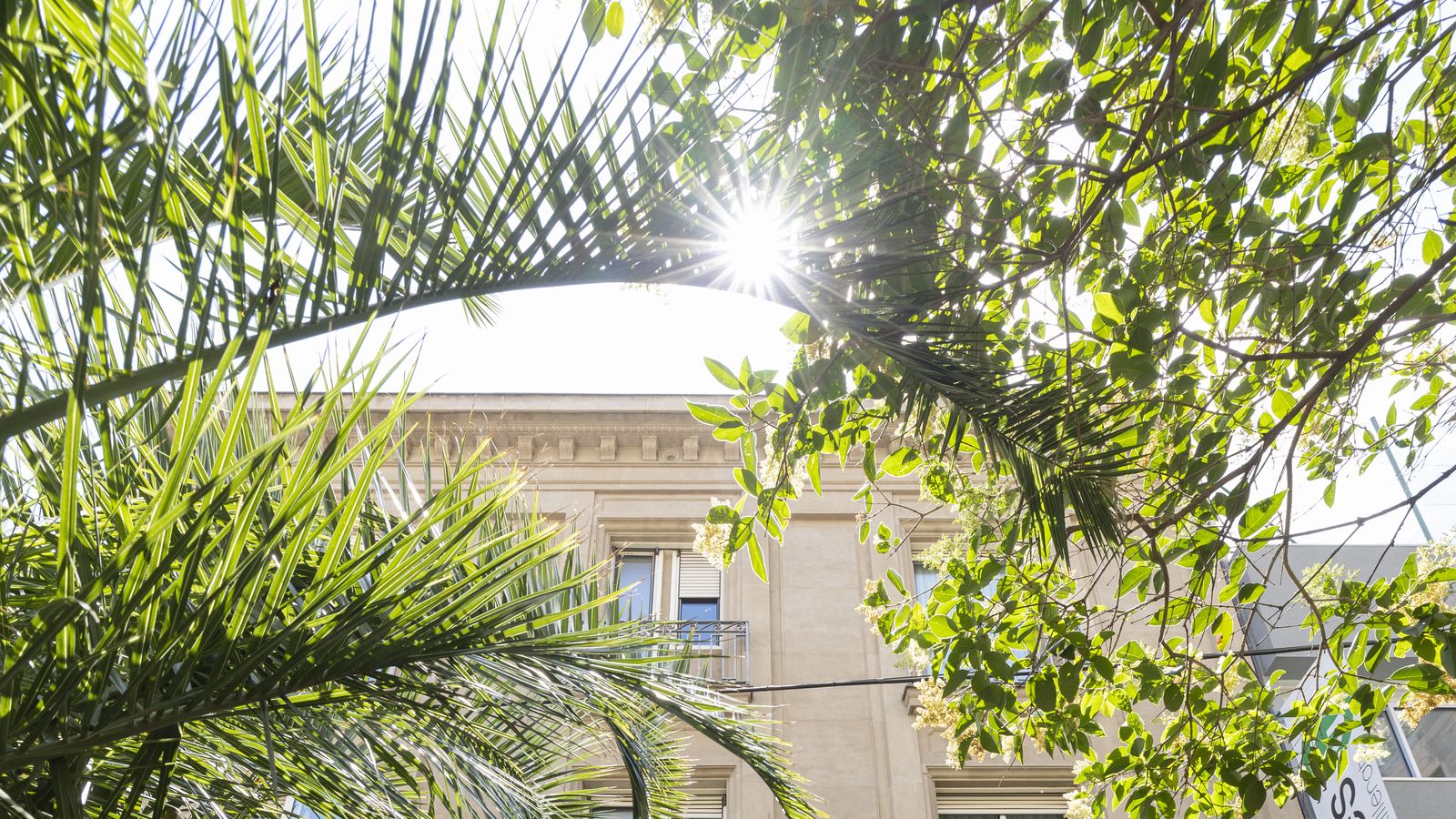 Aparthotel del centro de Barcelona vendido por 8,2 millones de euros