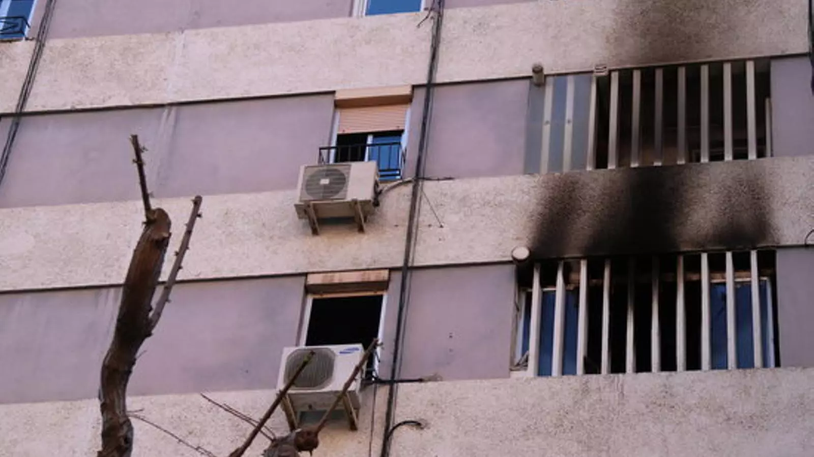 Façana de l'edifici on s'ha produït l'incendi