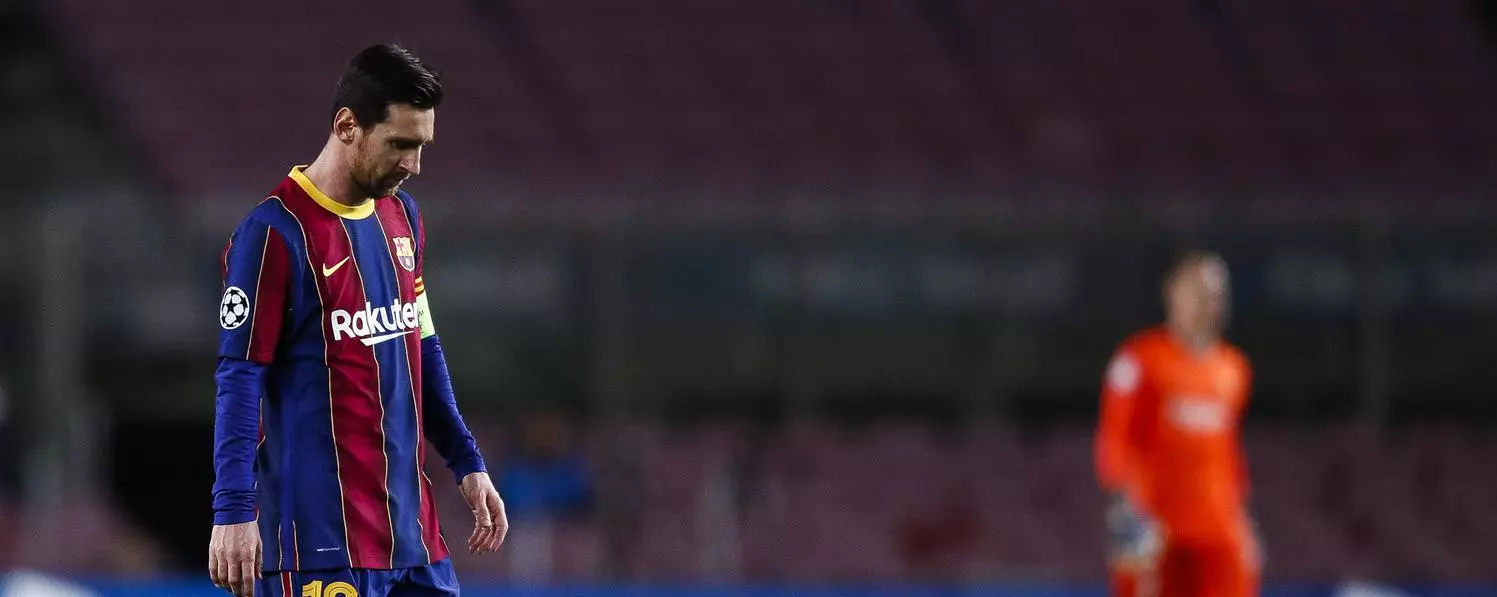 Messi, pensatiu, durant el partit de la temporada passada contra el Dinamo de Kíev al Camp Nou.