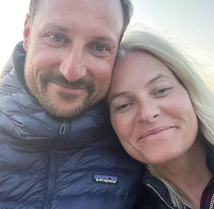 El selfide Haakon i Mette-Marit per celebrar el seu vntè aniversari de noces