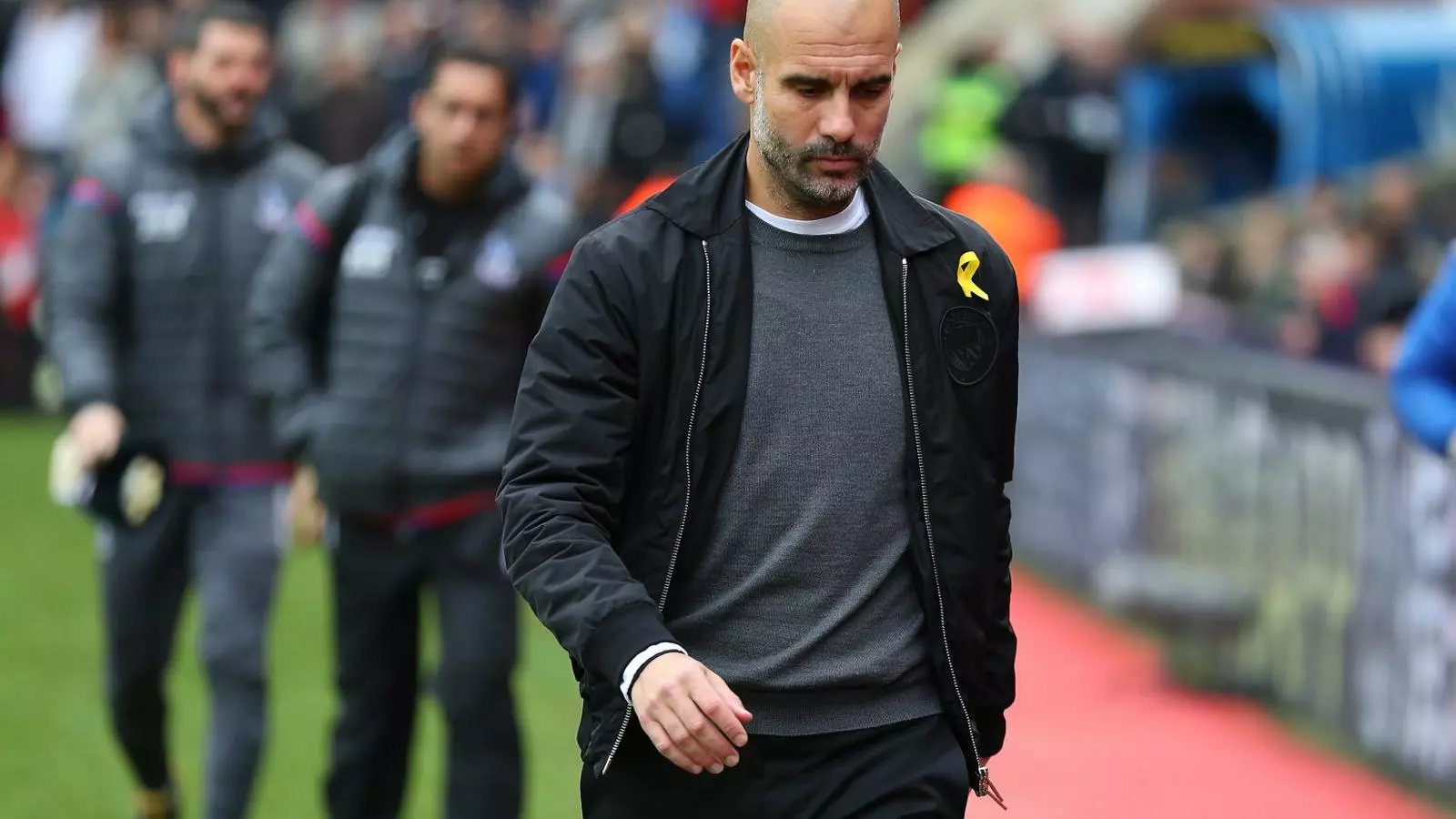 Pep Guardiola, aquí en una foto del desembre del 2017, va portar el llaç groc fins que la Federació Anglesa l’hi va prohibir.