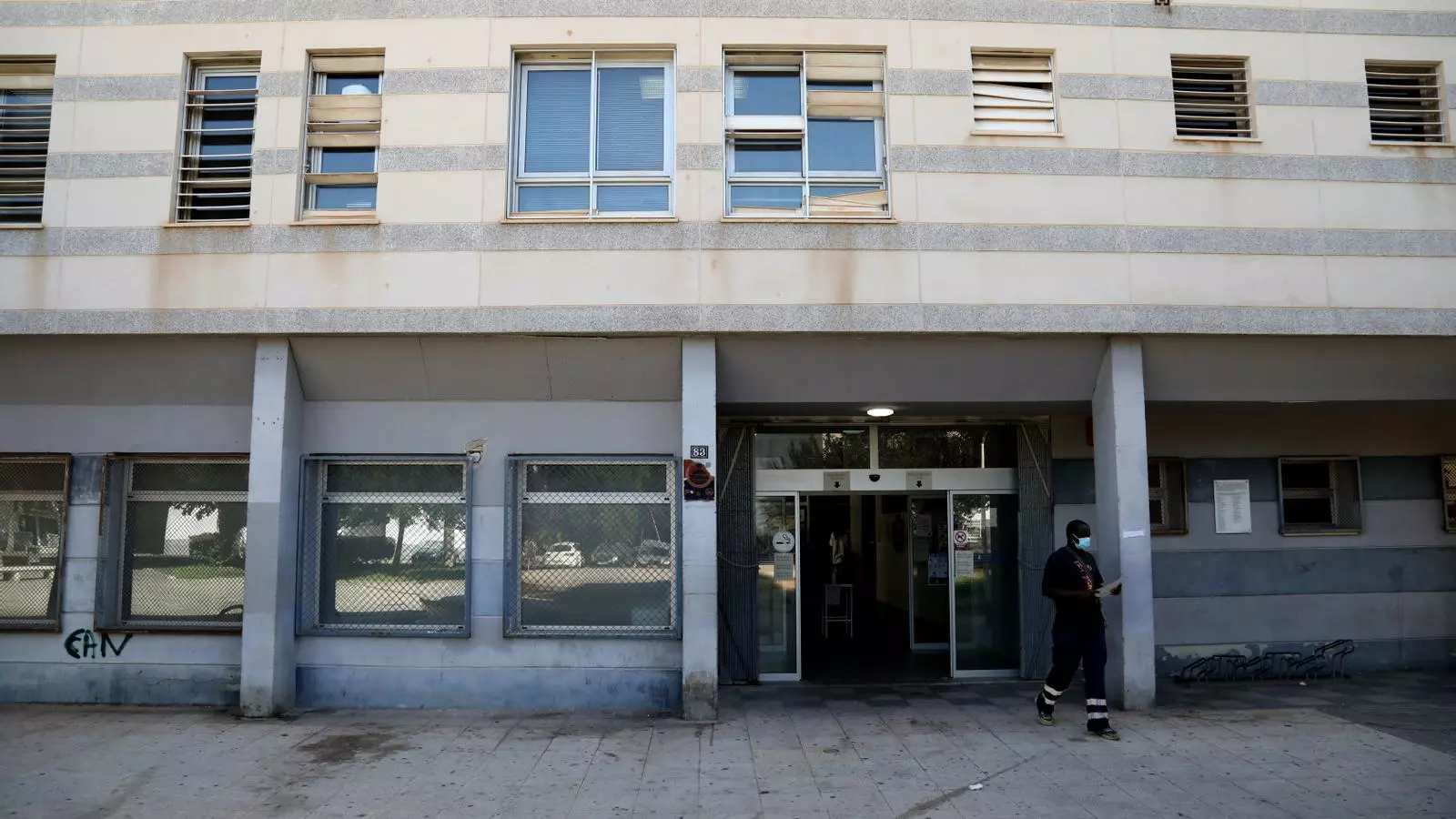 Un dels impediments més comuns perquè els migrants en situació irregular puguin tenir la targeta sanitària és obtenir l'empadronament.