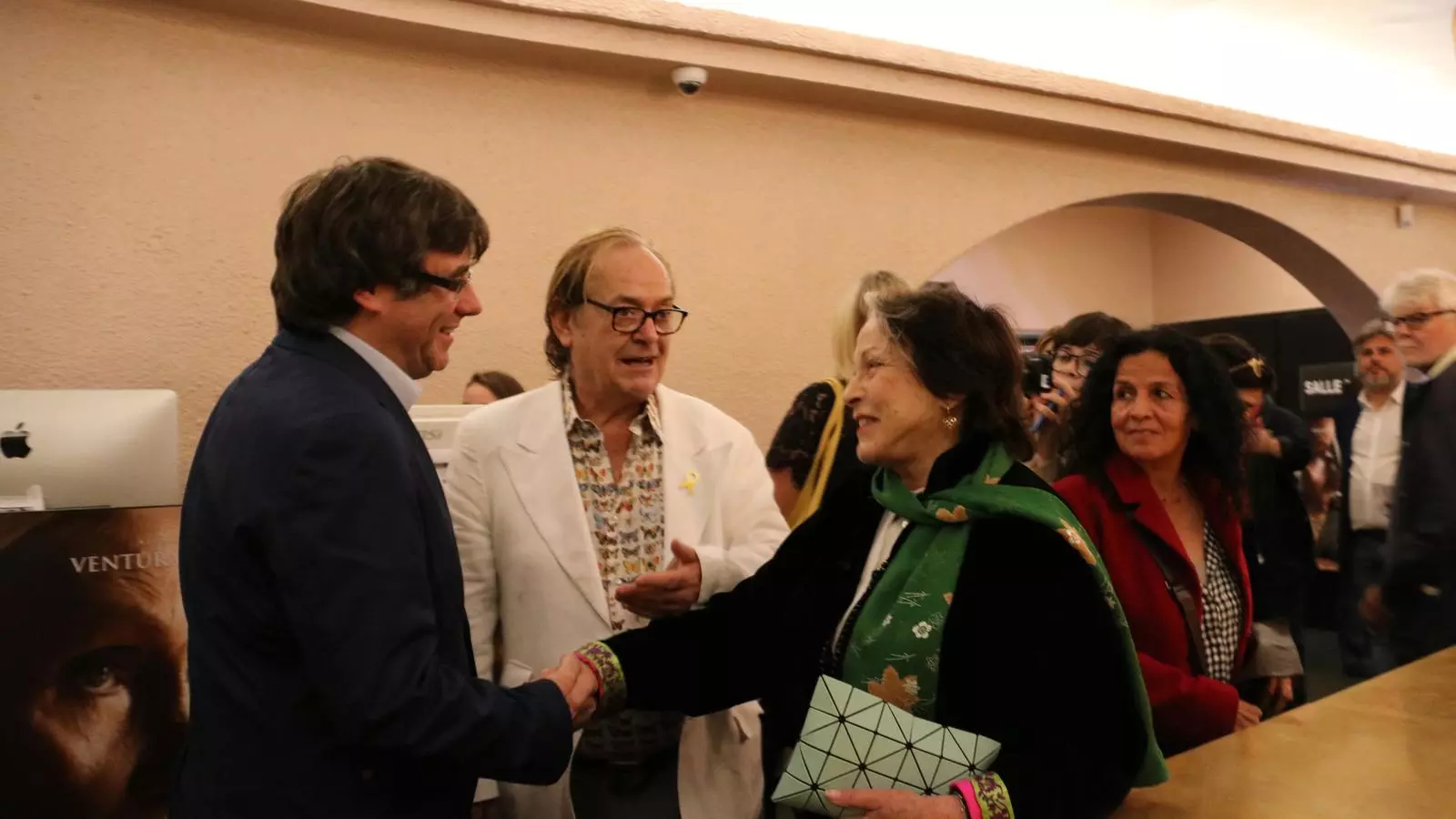 Carles Puigdemont, Ventura Pons i l'actriu Claire Bloom a la seva arribada a l’estrena europea de la pel·lícula “Miss Dalí” a Brussel·les
