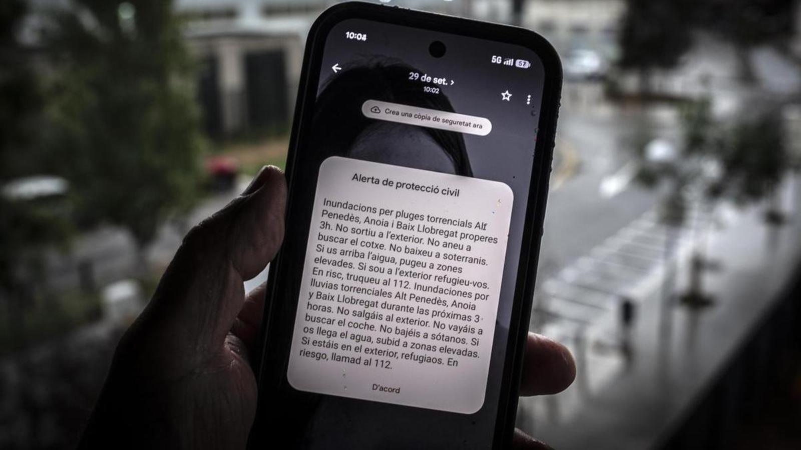 Alert on mobile phones (ES-Alert) sent by the Catalan Meteorological Service to the Baix Llobregat area