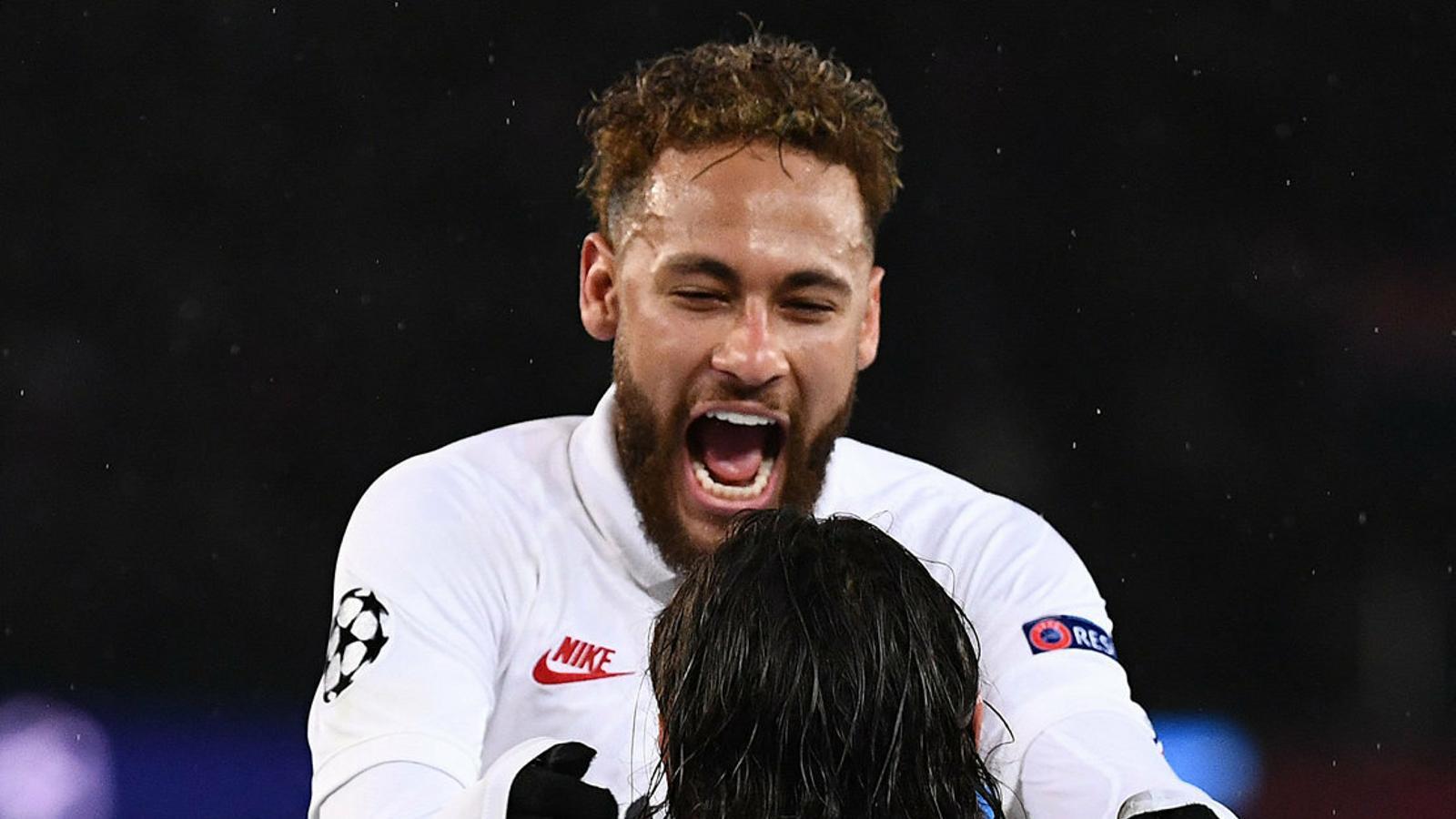 Neymar, celebrant un gol amb el PSG al costat de Cavani.