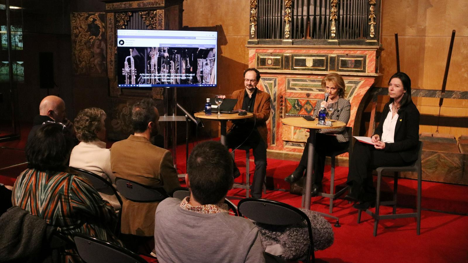 Jaume Ayats, Mariàngela Vilallonga i Àngels Blasco durant la presentació