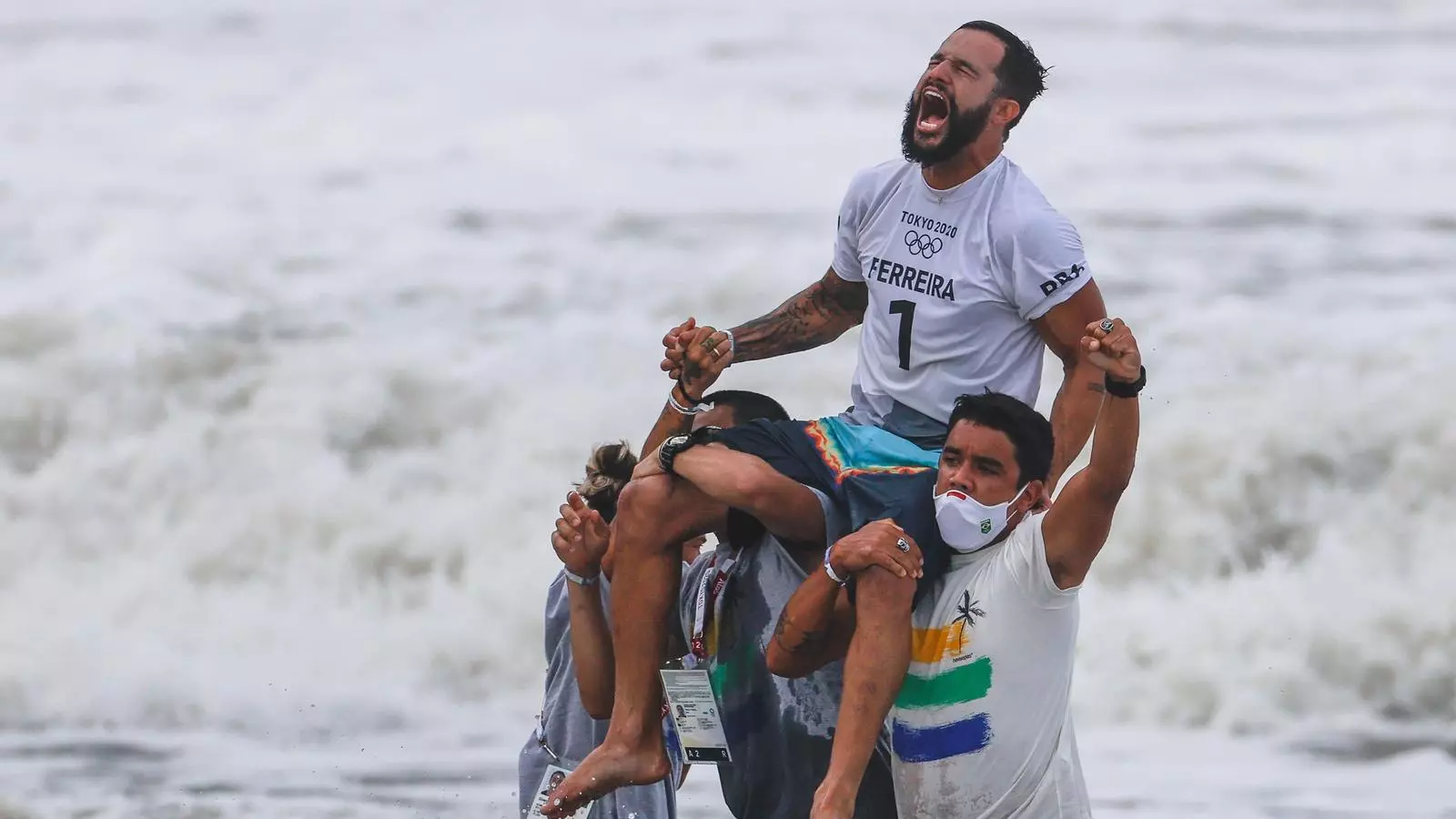 Italo Ferreira, campeón olímpico de surf
