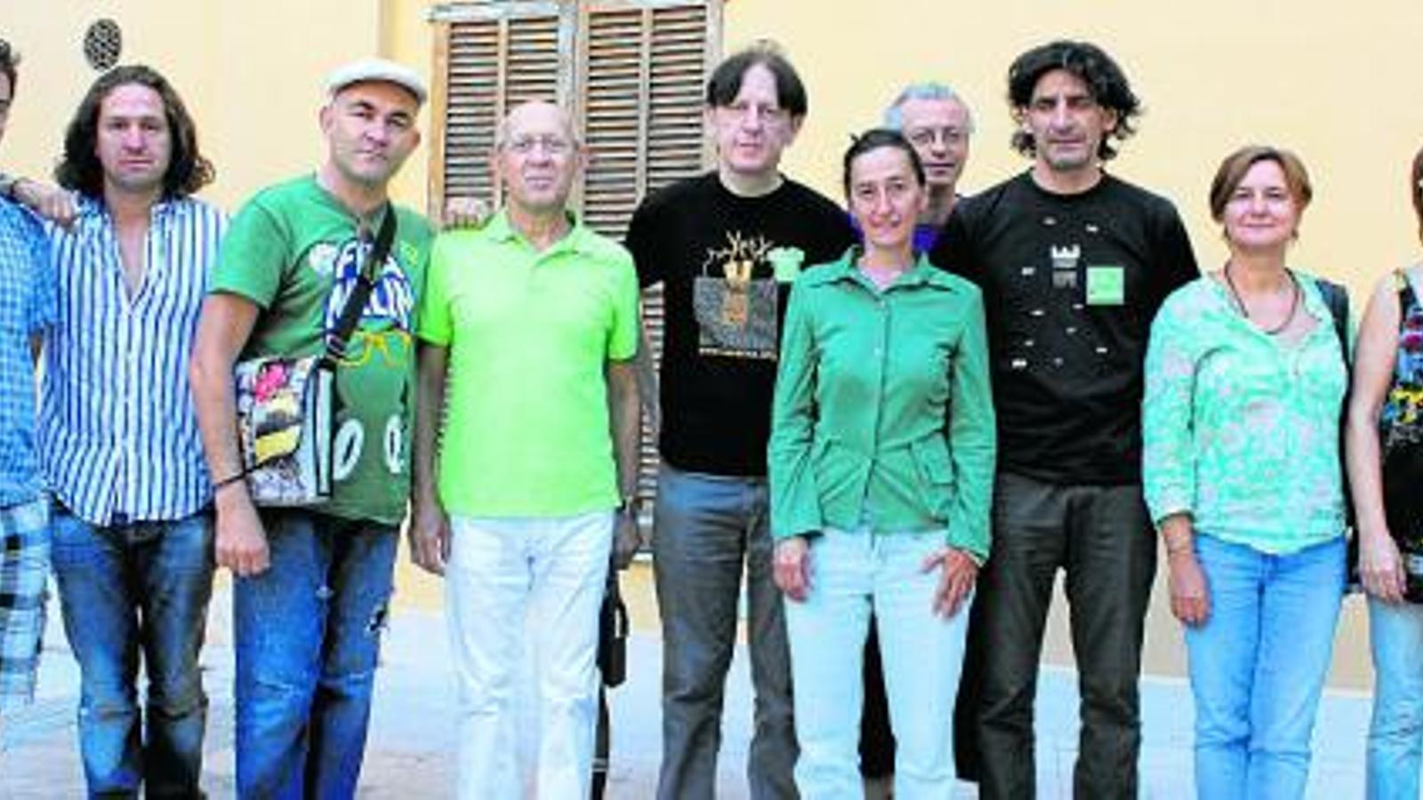 Els representats de la nova associació Illescena a la seu de l'ESADIB. S'han unit per cercar fórmules de supervivència i per tenir una sola veu en un moment difícil.