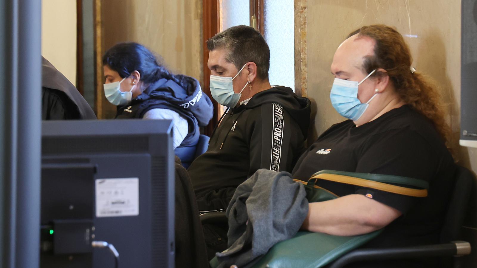 Los acusados del asesinato de un bebé en una imagen de archivo durante el juicio