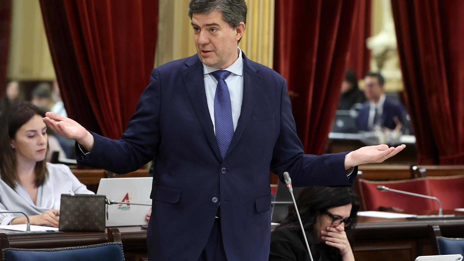 The counselor Jaume Bauzà in Parliament.