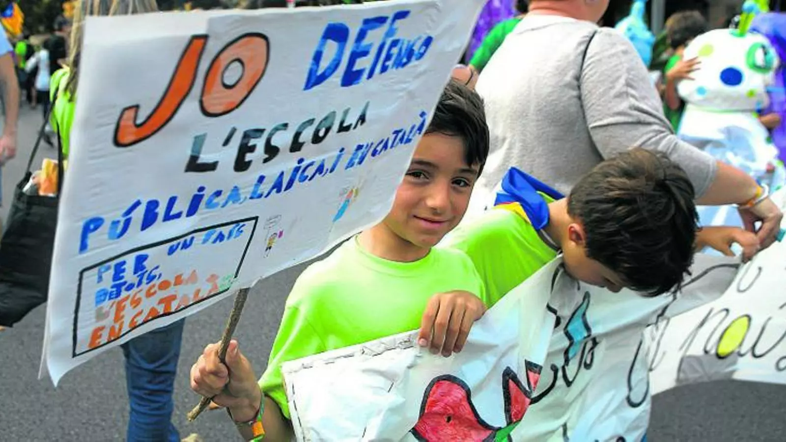Cinc escoles catalanes estan obligades a fer un 25% de l’horari lectiu en castellà per una interlocutòria del Tribunal Superior de Justícia de Catalunya (TSJC). Els centres hi han respost organitzant activitats en aquest idioma.