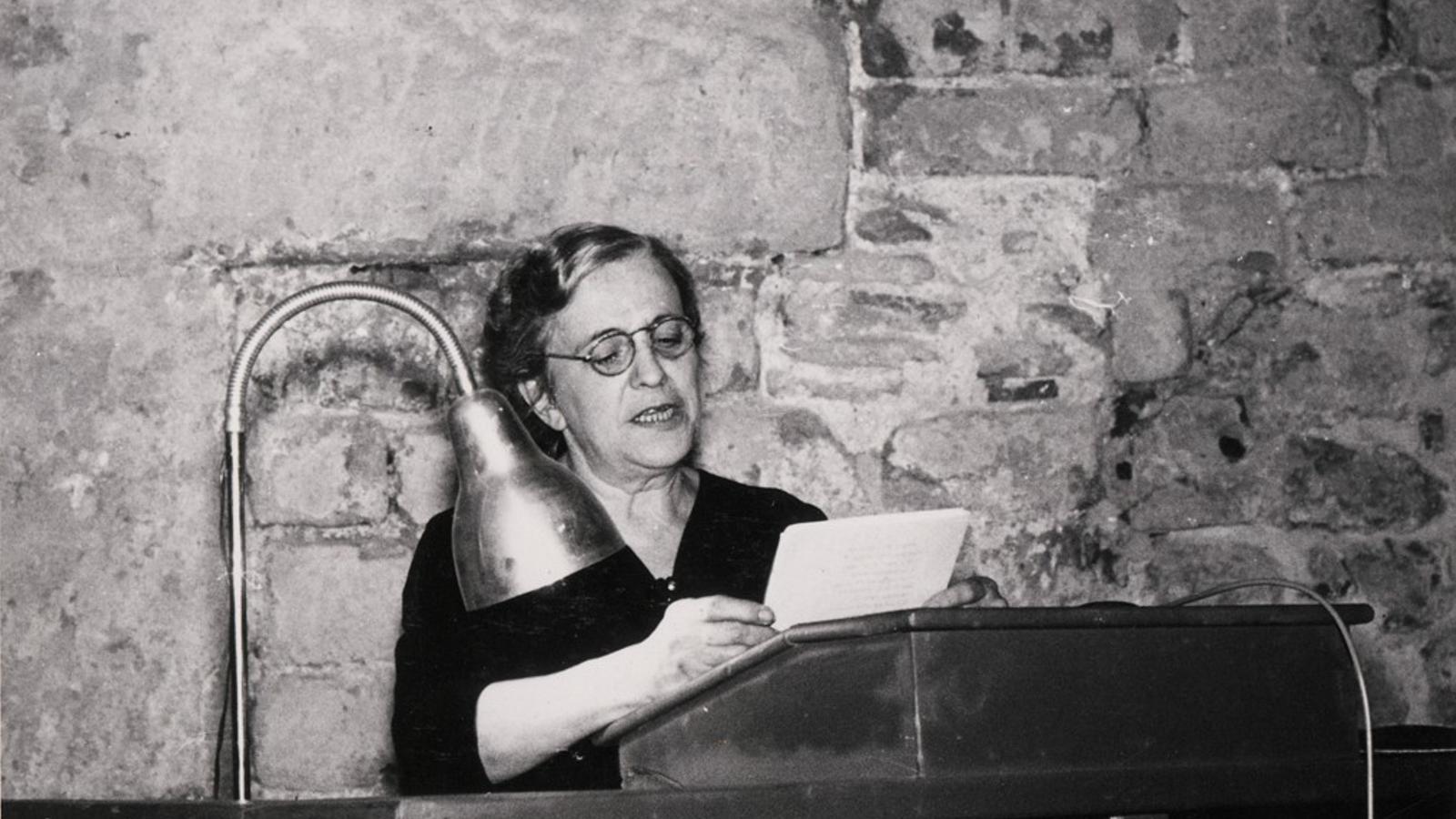 Clementina Arderiu, during a recital in Vic in 1958 as one of the prize-winning authors at the Cantonigròs competition