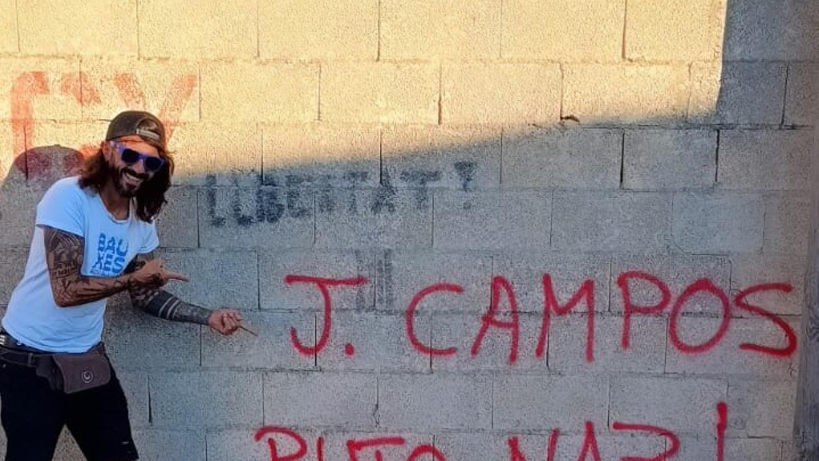 Balti Picornell y la pintada.