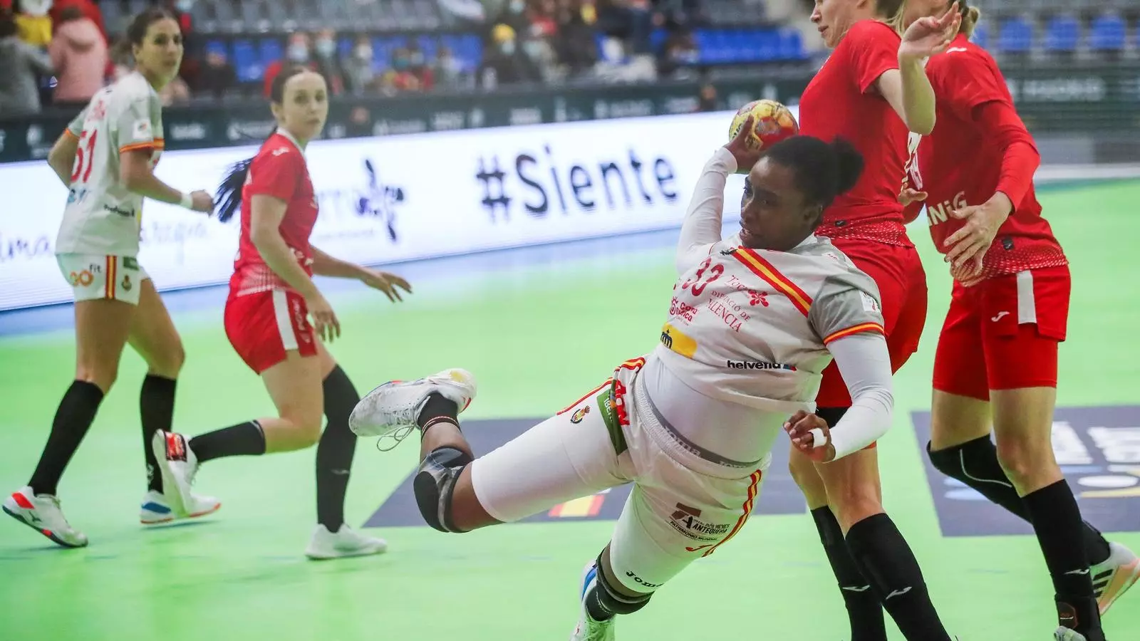Kaba Gassama, jugadora catalana de la selección española de balonmano