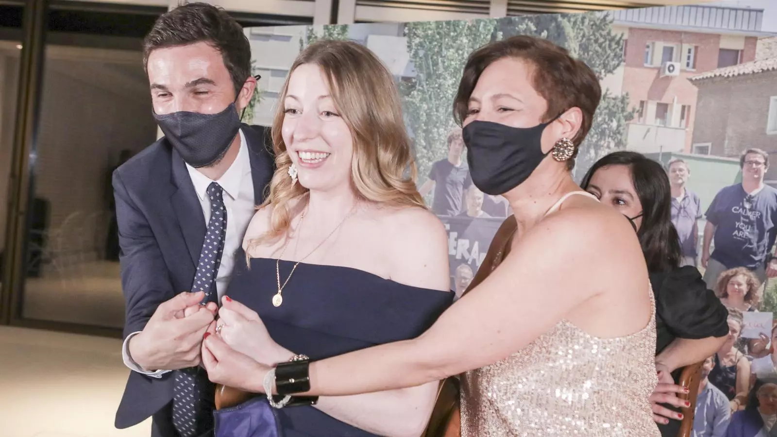 Álex Lafuente, Pilar Palomero i Valérie Delpierre en rebre el Goya a guió original per a 'Las niñas'