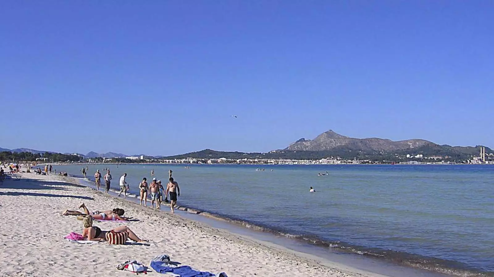 Demanen 12 anys i mig a dos homes per violar una dona a la platja del Port d'Alcúdia