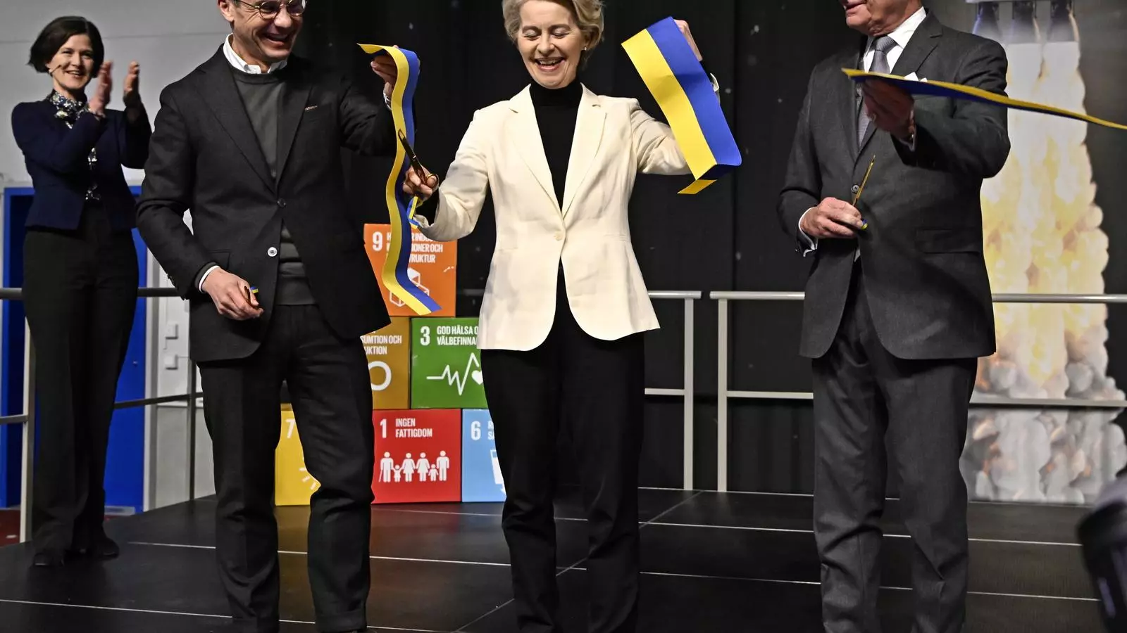 Von der Leyen talla la cinta inaugural de l'estació de llançament de satèl·lits sueca