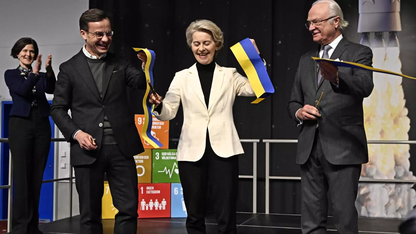 Von der Leyen talla la cinta inaugural de l'estació de llançament de satèl·lits sueca