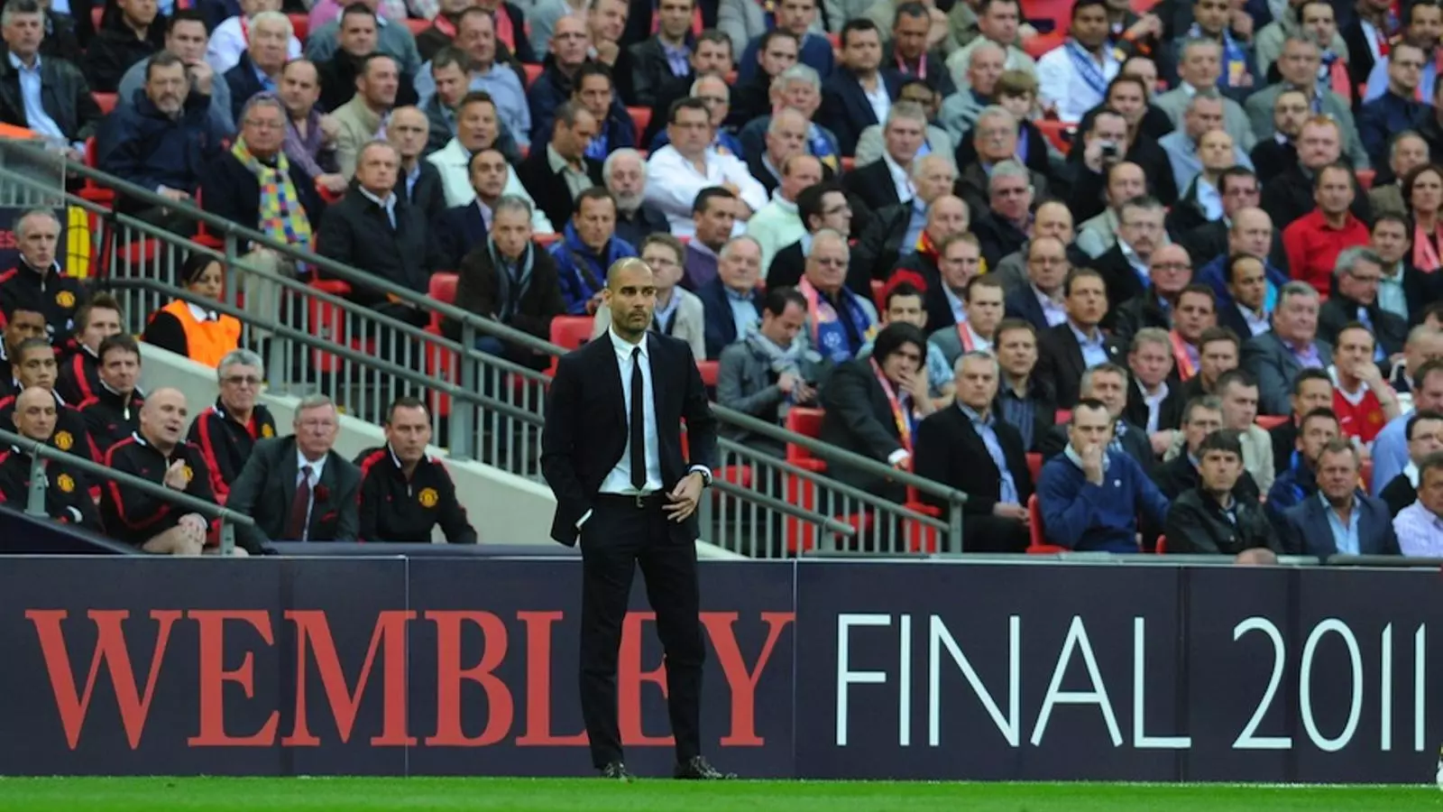 Guardiola a la gespa de Wembley / AFP