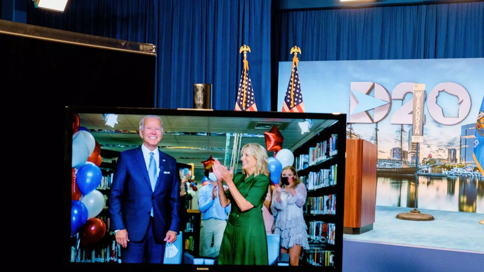 Joe i Jill Biden celebrant la votació