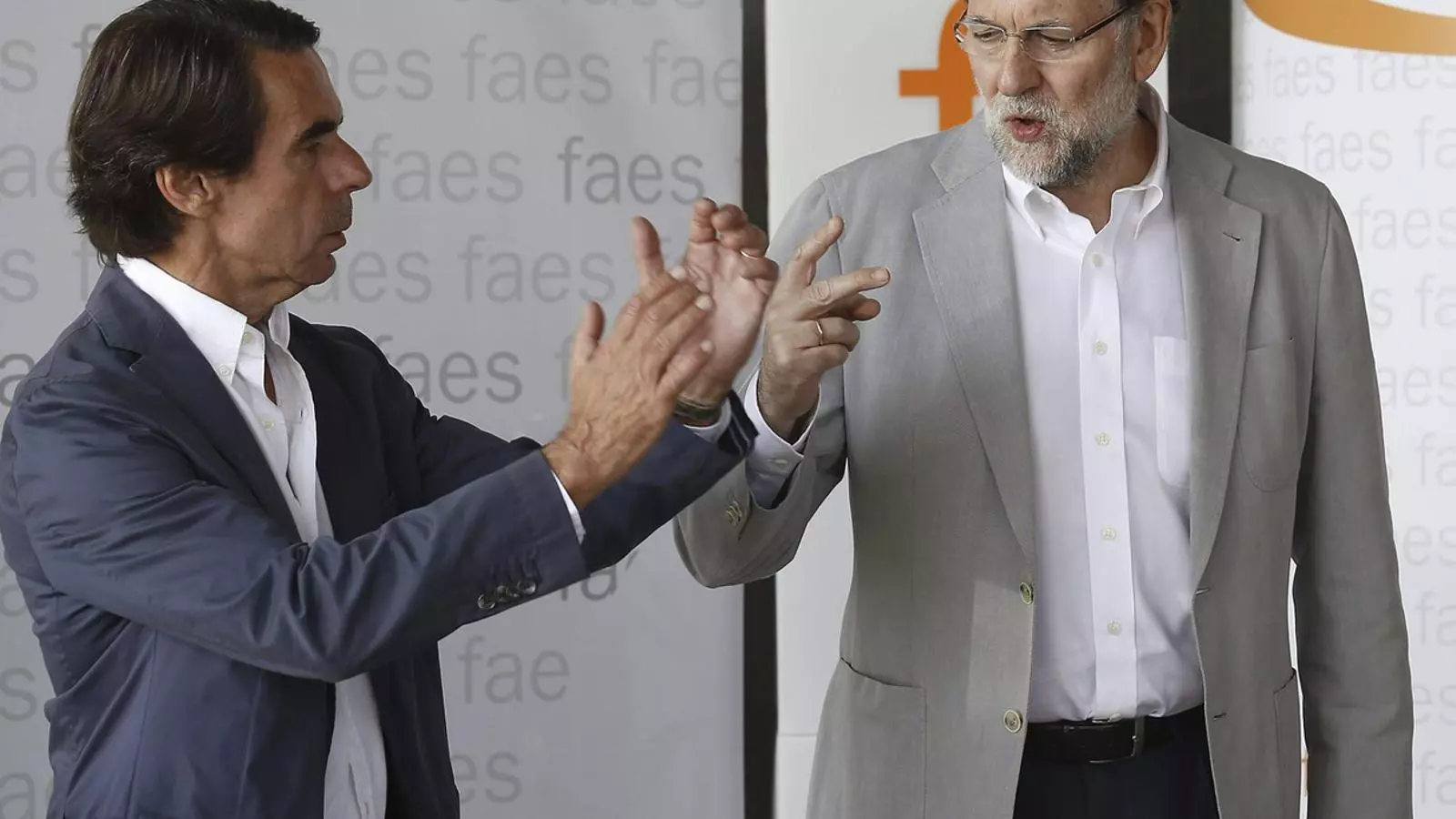 Mariano Rajoy i José María Aznar van coincidir ahir per primer cop després de les crítiques de l’expresident espanyol.