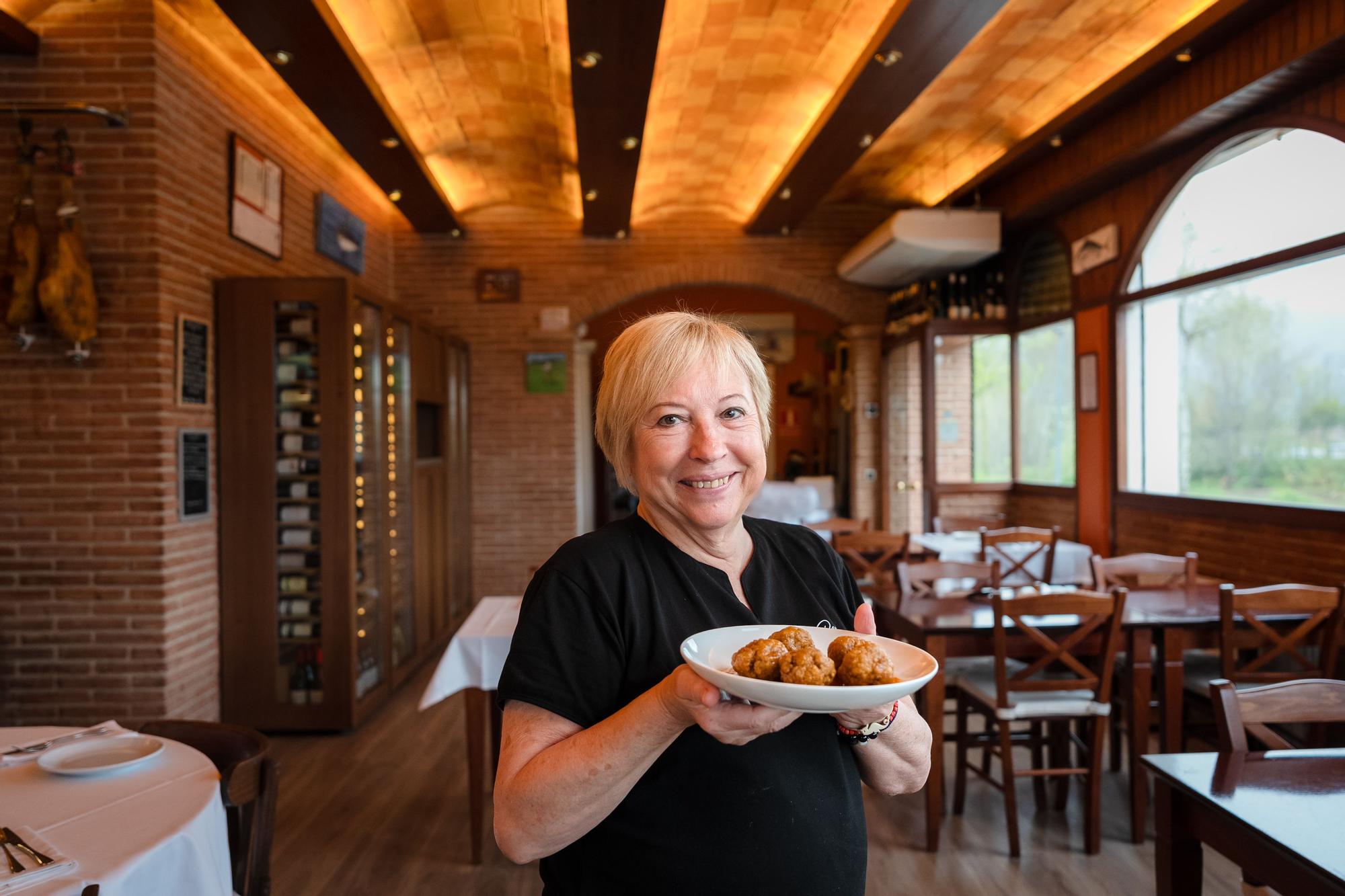 Pepa Sánchez, amb 72 anys, és la cuinera del restaurant Ca la Pepa de Platja d'Aro