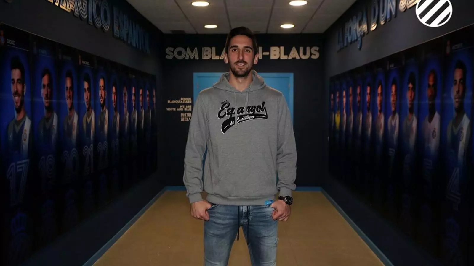 Oier Olazabal, instants abans de la seva presentació a l'RCDE Stadium