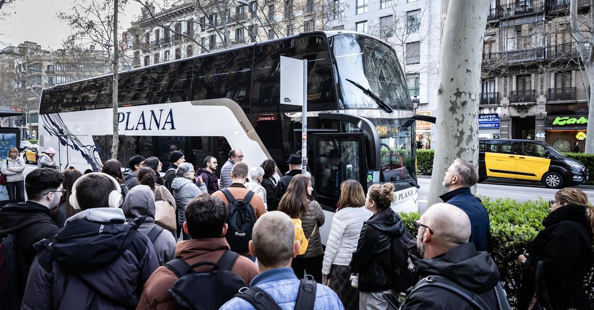Title: Catalonia to Extend Bus Operator Contracts Beyond 2028, Keeping 800+ Interurban Routes Under Same Management for Another Decade