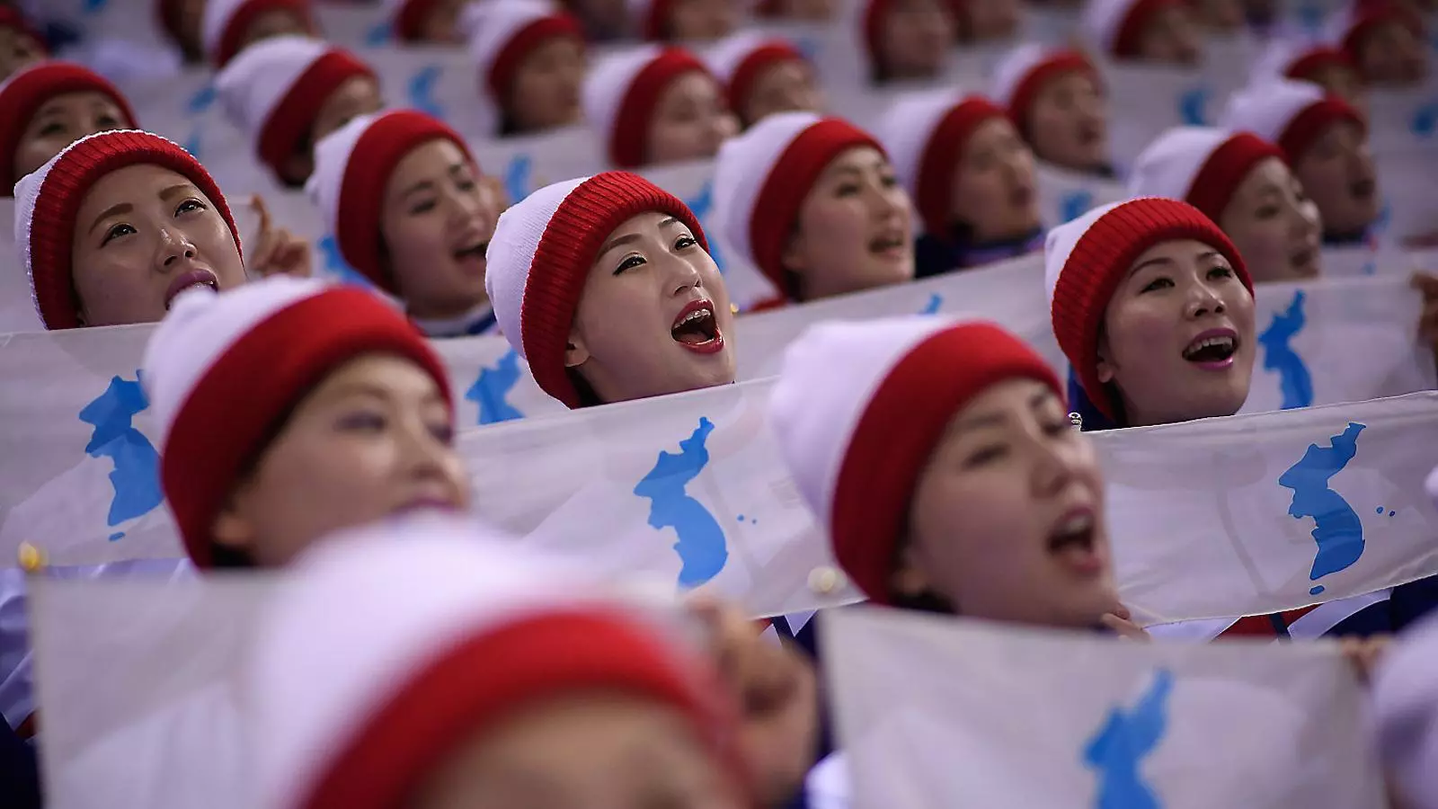 Les animadores enviades per Corea del Nord han encisat els sud-coreans amb les seves estudiades coreografies.