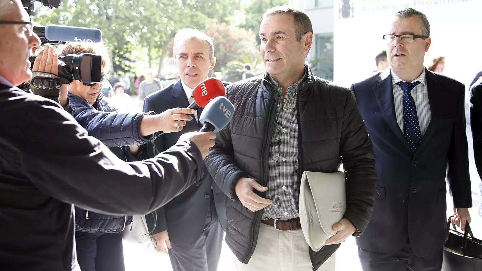 Esteban Cuesta, exgerent d’Emarsa, arribant al jutjat