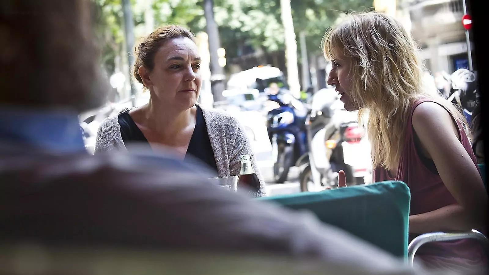 Cristina Maragall (a l’esquerra) i Carlota Benet ahir. A sota, Benet i Jornet en rebre el Premi d’Honor de les Lletres Catalanes, el 2013.