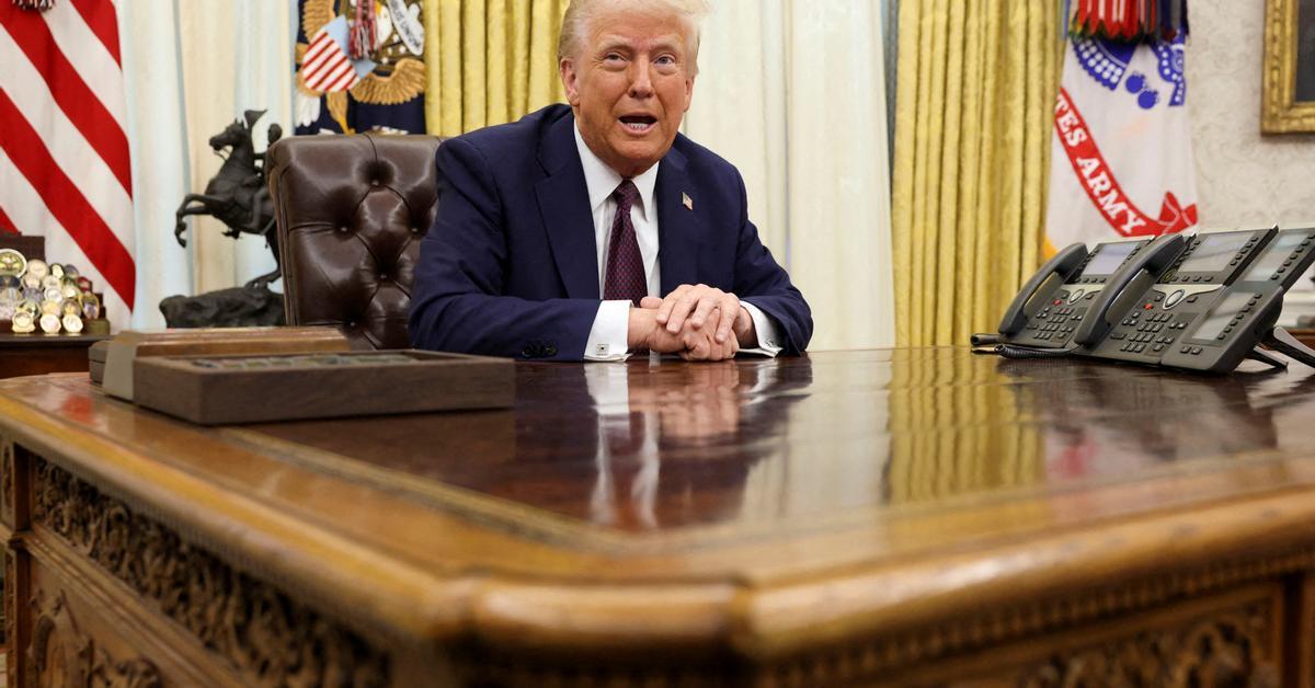 ホワイトハウスは、トランプが8月1日まで相互の関税停戦を延長すると言います